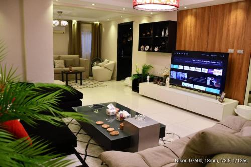Shurtah al-Dakhlah Apartment | راحة وأناقة في شقة 3 غرف بالزمالك
