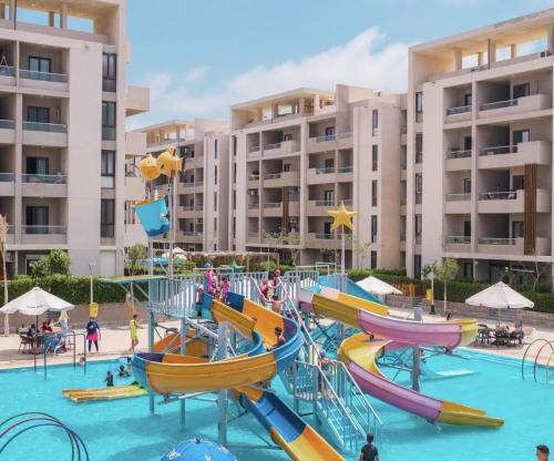 Borg el Arab Ski Chalet | شاليه عائلي في قرية جراند هيلز طابق أرضي بحديقة خاصة غرفتين نوم وريسبشن واسع