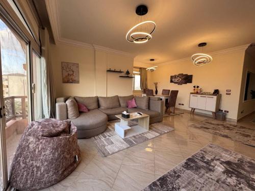 Sheikh Zayed City Apartment | شقة بموقع متميز في الشيخ زايد