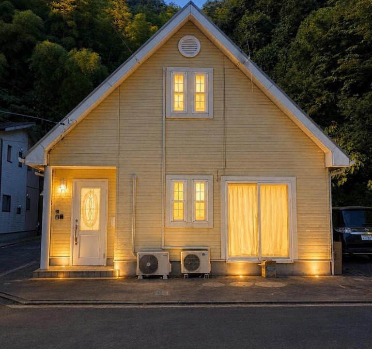Fusuma House | しまなみ海道-愛犬と泊まれる一棟貸し-本格バレルサウナ-ドッグラン-BBQ完備-YOSHIUMi