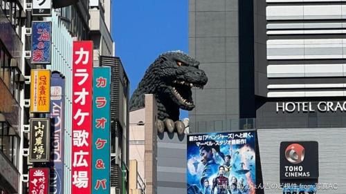 Kabukicho Apartment | ゴジラヘッドまで徒歩9分 最寄り駅まで4分 ダブルベッド数台ファミリー向け部屋