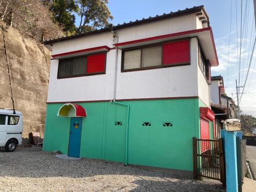 Kochi House | サウナ付きトトロ風のお風呂が自慢一軒貸切笑月楼ペット宿泊は要相談
