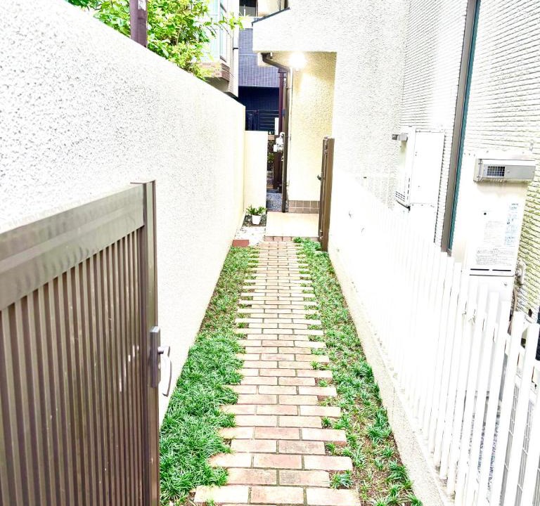 Higashiikebukuro Villa | 双椿Camellia House