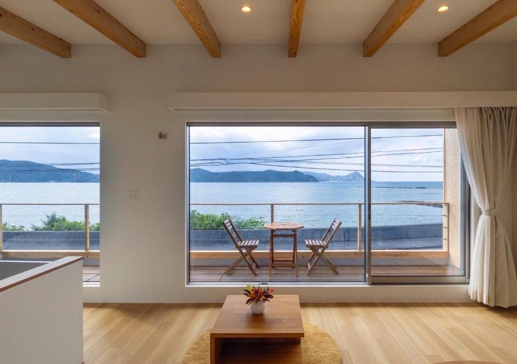 Akagina Apartment | 夕日を望む海辺の宿 HOLLY CAMP CASA amami
