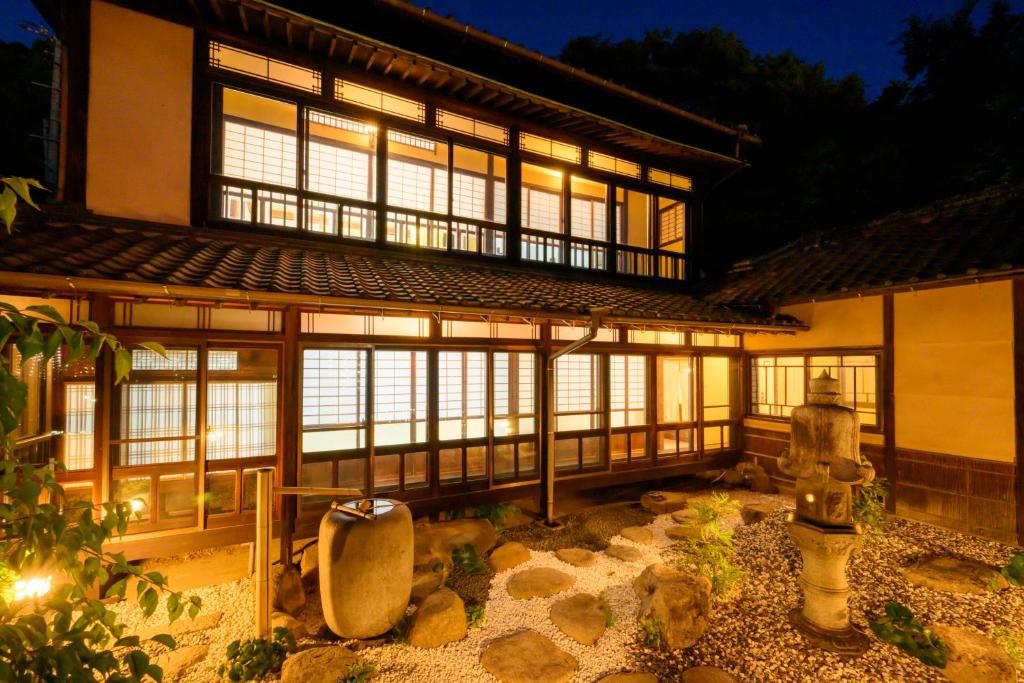 Onomichi Villa | 尾道別邸 Onomichi Villa 一日一組限定の尾道の最高級宿 無料P有 supported by COCOSTAY