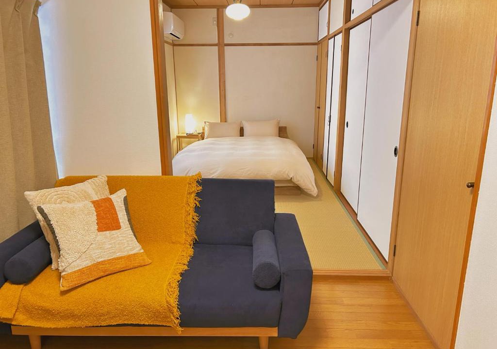 Onomichi Apartment | 尾道路地灯-Rojiakari-