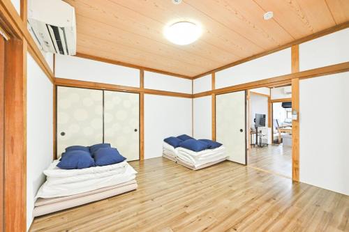 Narita Apartment | 幸 Happiness 成田山近く 2BR 貸切 最大10名 駐車場3台 大型犬2頭OK