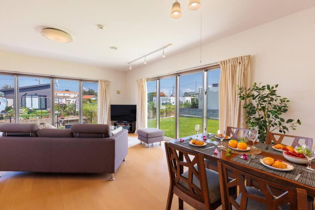 Sumuide House | 庭付き一棟貸 ビーチまで3分 宇利島車で7分 最大8人 Luana house