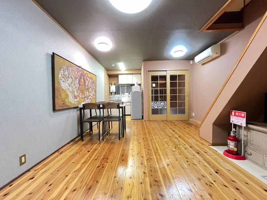 Yao Apartment | 最大８人様まで宿泊可能な１棟貸しです！近鉄八尾駅から徒歩３分！