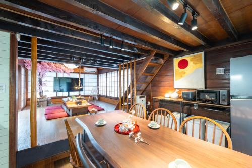 Ichikawa Apartment | 東京駅まで30分 日本の囲炉裏 1棟貸切 16名 130平米 2バスルーム パノラマビュー 桜 富士山