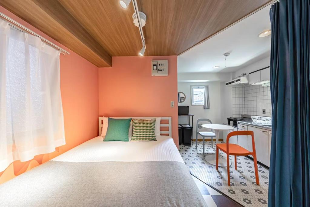 Sasazuka Apartment | 東真ビル2階 笹塚駅から徒歩4分 A 4-minute walk from the station One direct train to Shinjuku Station