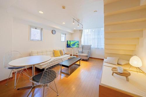 Sasazuka Apartment | 東真ビル4f5f