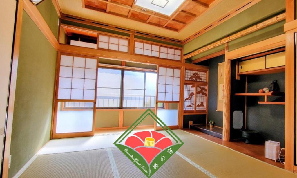 Nara House | 椿の宿 鹿のいる奈良公園や駅 徒歩圏内 坪庭付お風呂 日本家屋貸切定員10名様 連泊応援 旅の質を高めるオプション各種開催 和の料理体験教室 世界文化遺産ガイド 春日奥山原生林トレイルガイド等