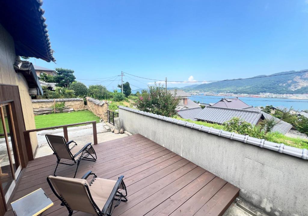 Yashima-higashi Machi Apartment | 瀬戸内海を望む庭付き古民家サウナ宿 一棟貸切