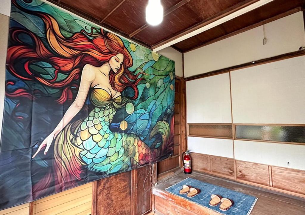 Ito Villa | 窓際から海と鉄道が見える宿 室内サウナ プロジェクター カラオケ完備 トリックマーメイド