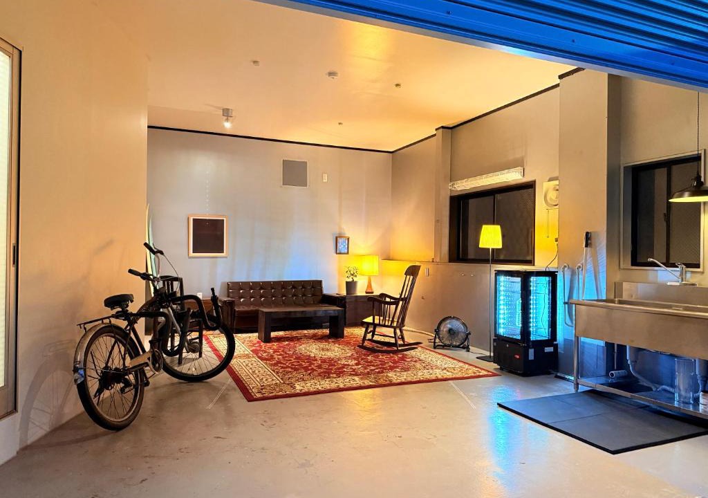 Mongawa Apartment | 箱根近く一棟貸切ヴィンテージガレージラウンジ