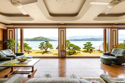 Mitoko House | 糸島,オーシャンフロントの広大な私邸,テニスコート2面,300平米超,最大20名,駐車場10台