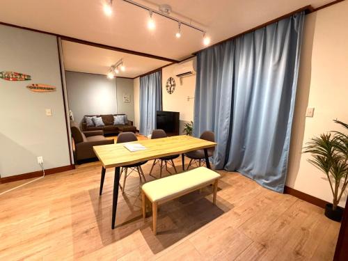 Inamine Apartment | 那覇空港20分 高速道路7分 イオンタウン徒歩10分 便利な貸切宿最大6名