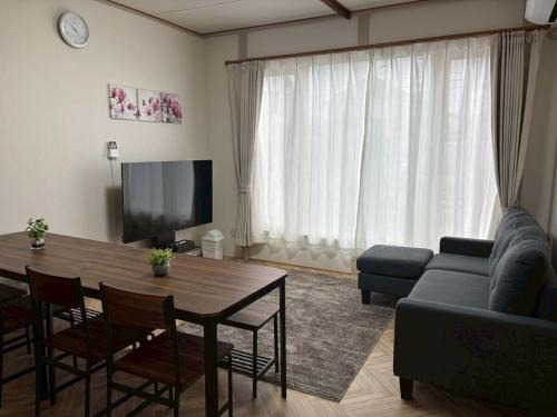 Kushiro Apartment | 釧路駅近く貸切戸建 ベッドルーム4 シングルベッド9 白金戸建