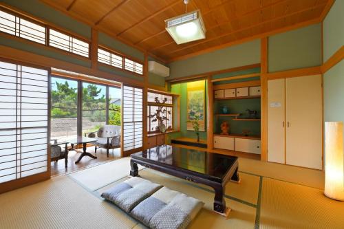 Fuchisaki Apartment | 間 はざま