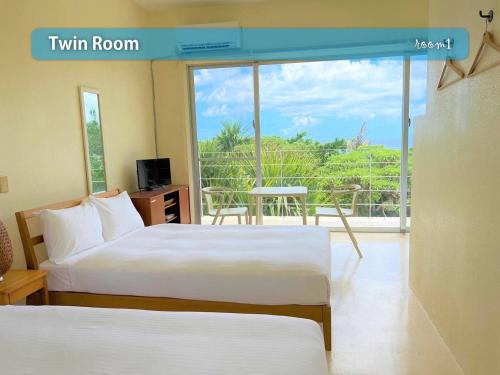 Ishigaki Apartment | 青の洞窟 Blue in Green