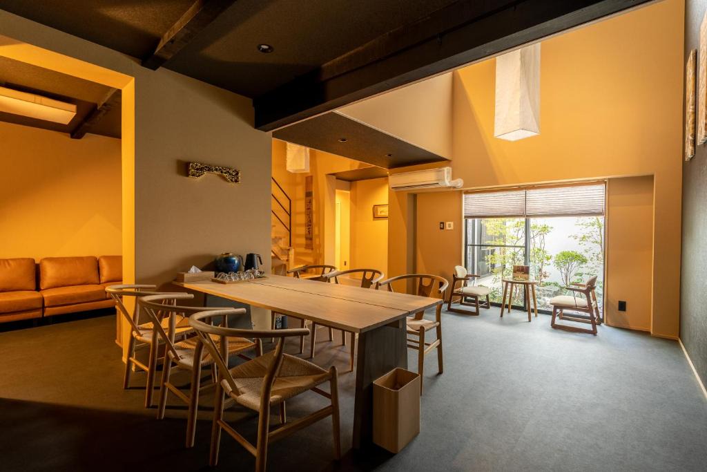 Tsuruhashi House | 鶴Inn 鶴橋駅徒歩5分 難波 梅田 天王寺 関西空港 奈良へ直通 贅沢な和モダン一軒家 鶴雅居