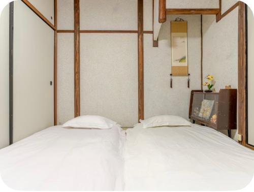 Suminoe House | 2 floors japanese style, direct to KIX, 10mins train to Namba, 5mins walk to stn , 2-6ppl
