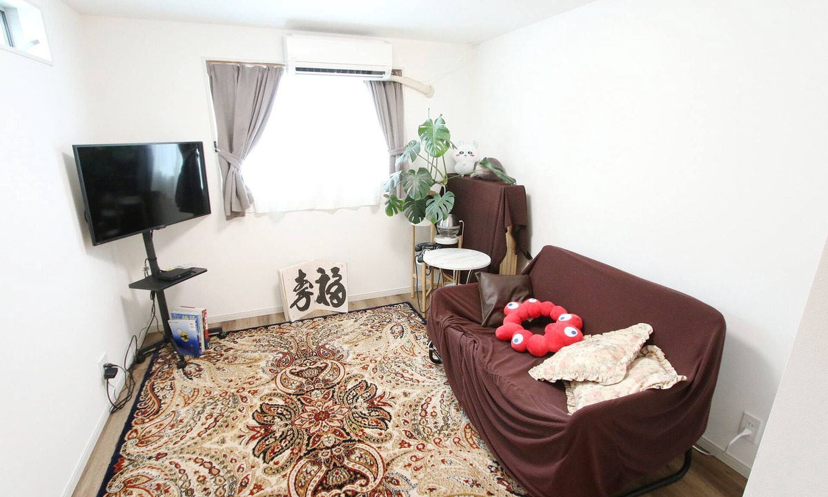 Nishinari House | 2 minute walk from Tenga-chaya! Dotonbori! Black Gate! Kyoto! Direct connection to KIX! Long-term stays welcome! One house rental! Air Conditioning! Floor heating! Washing machine! Dryer! Full kitchen! Baby products!