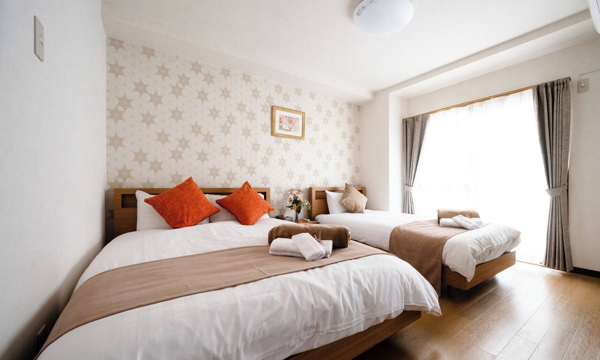 Higashishinsaibashi Apartment | 2nd Floor/Shinsaibashi River View/Near Dotonbori, Kuromon Market, and Nipponbashi Station