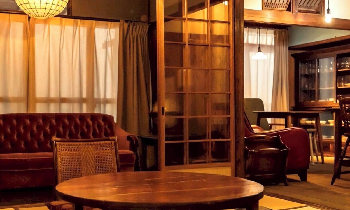 Beppu House | 9 min. walk from Beppu Station/Rental of an old reclaimed house/Max. 6 people/Inn where you can spend a special time with one-of-a-kind vessels and furniture/Free Wi-Fi