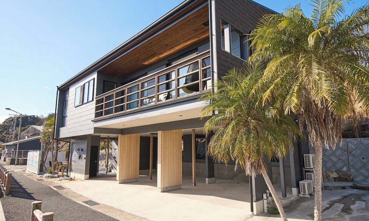 Awaji House | A panoramic view of Iwaya Beach Miamistyle villa with loft/Awaji Hyōgo