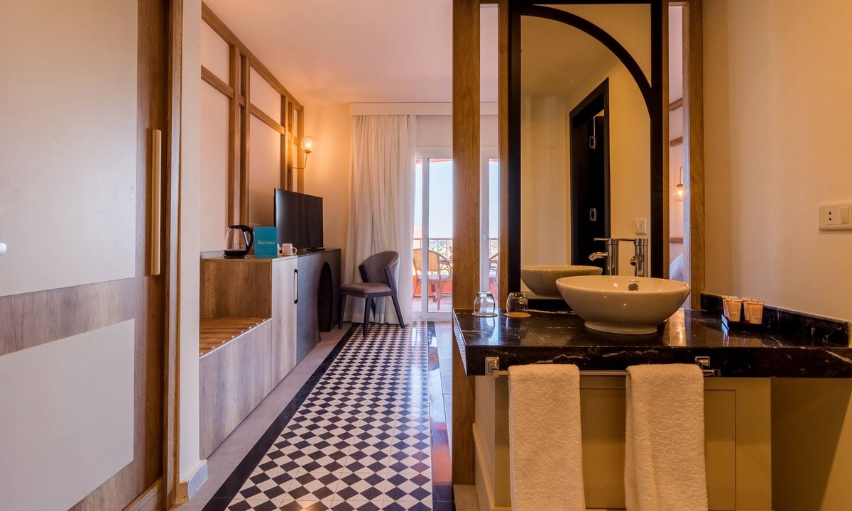Sheraton Road -Sakkala Hotel | AJIRA Boutique Hotel Hurghada Marina