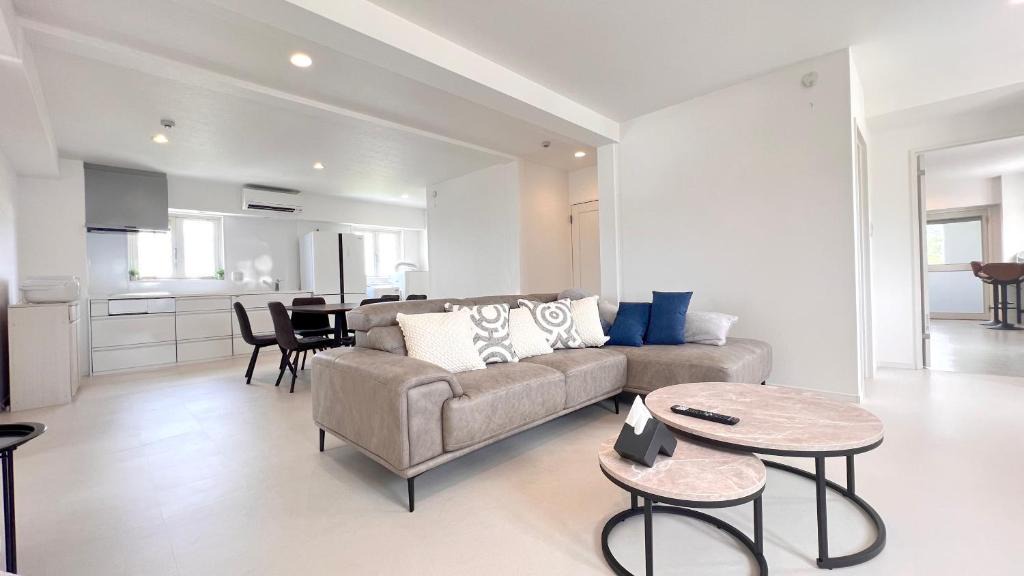 Maeda Apartment | Aqua shallows