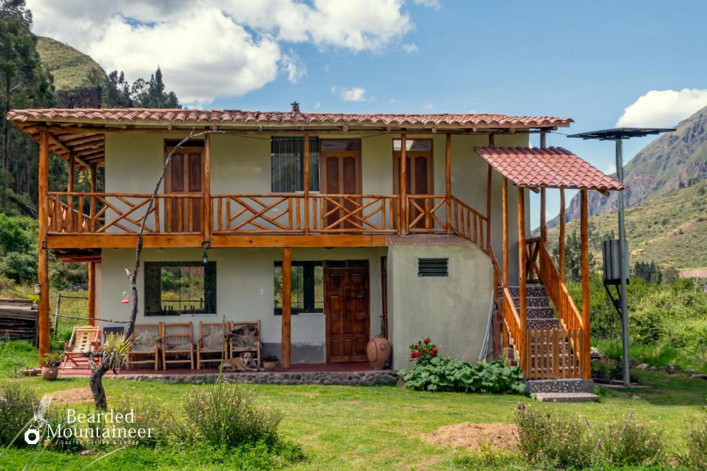 San Salvador Cabin | bearded mountaineer lodge