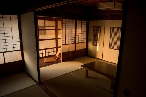 Inokuchi House | Benton Guesthouse, Nostalgic Showa-era Private Full-House Rental