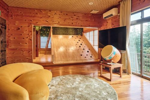 Nasu House | -Blue Tree- 巨大すべり台と岩風呂と太鼓の達人とBBQ楽しむ遊園地目の前の欲張り別荘