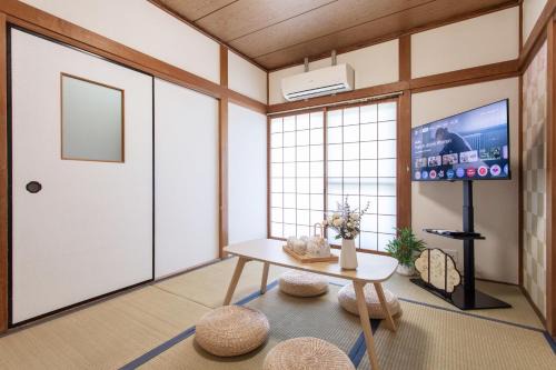 Abeno Villa | Bright and Airy Japanese House with Private Garden Up to 6 Guests Near Tsutenkaku Tennoji Zoo