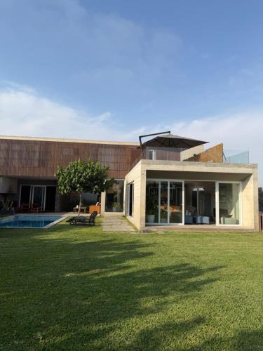 Chorrillos Cabin | Casa Catalina - Oceanfront house Lima