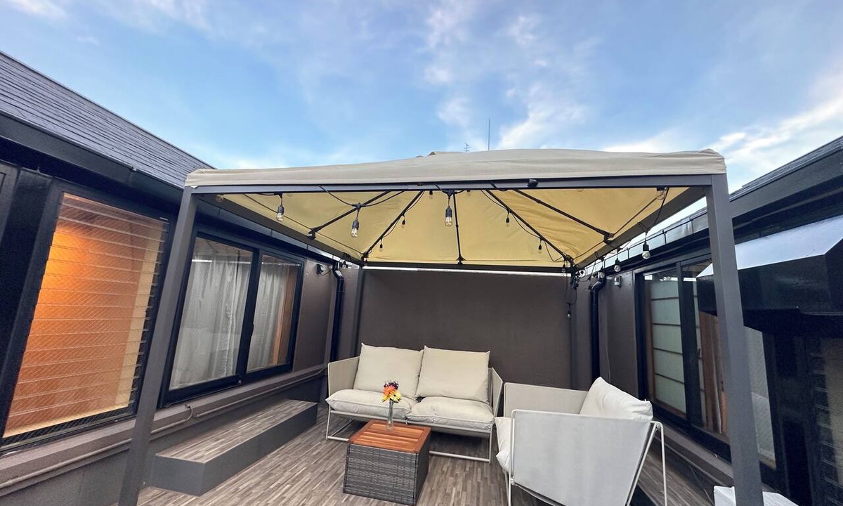 Sennichimae Apartment | Central Namba and Dotonbori | Spacious 7-bedroom, 1-living room, 1-dining room, 1-kitchen unit with a panoramic open-air bath and BBQ, accommodating up to 14 guests