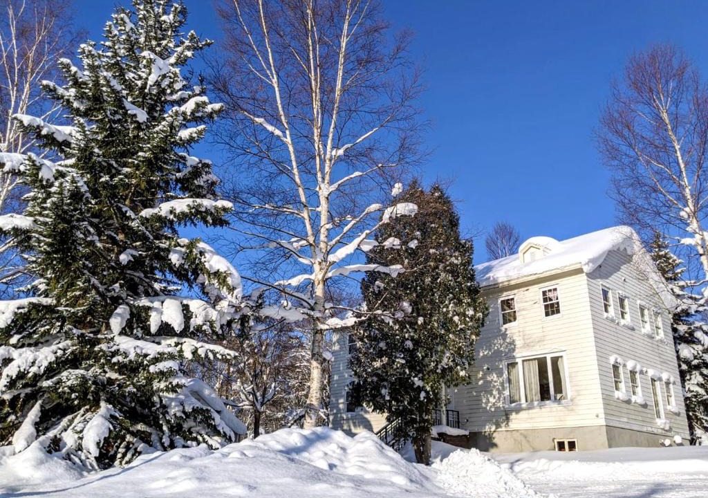 Niseko Ski Chalet | Chalet Banff - 6 bedroom 6 bathroom Ski Lodge