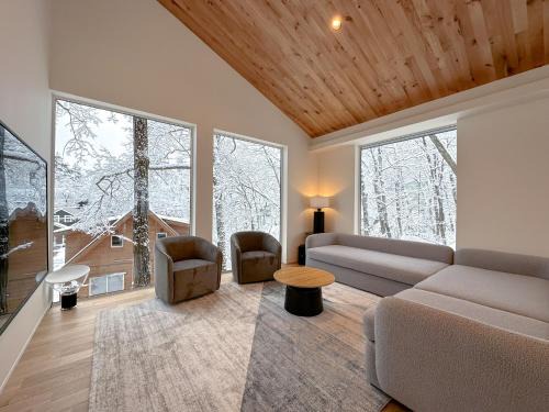 Hokujo Ski Chalet | Chalet Hikaru - A Light-Filled Luxury Retreat 4BR