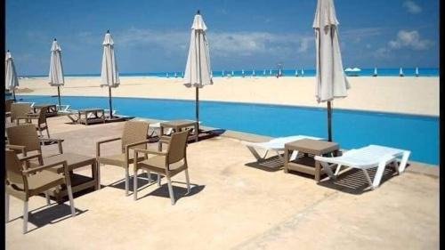 Al-Hammam Apartment | Chalet with roof pool view