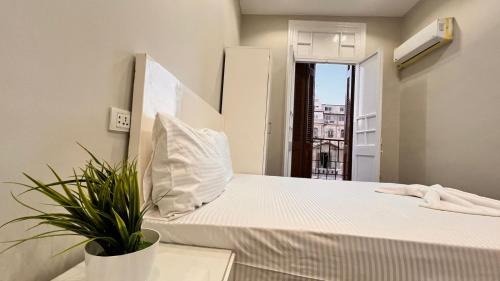Qasr an-Nil Apartment | charming studio