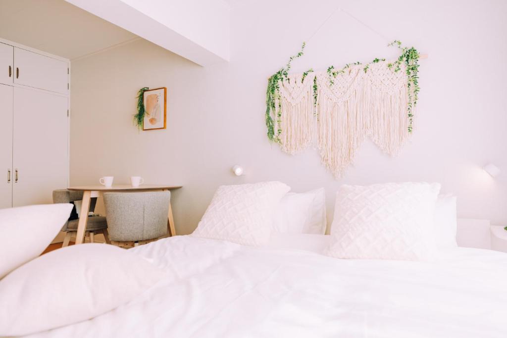 Susakiuramachi Apartment | Chic Nakasu Apartment Perfect for 2 Guests
