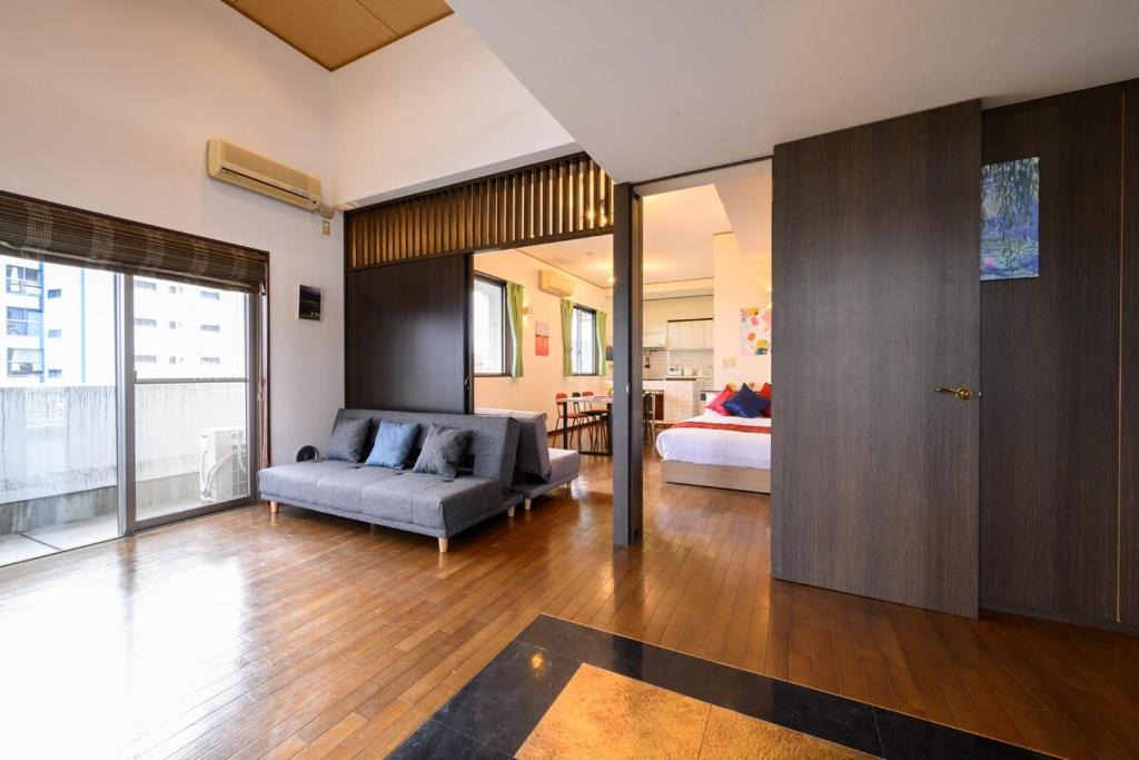 Nishi Ward Apartment | COCOSTAY 中広ネオイズム 最大10人 閑静な住宅街にある贅沢80m2の最上階プライベートオーナーズルーム supported by COCOSTAY