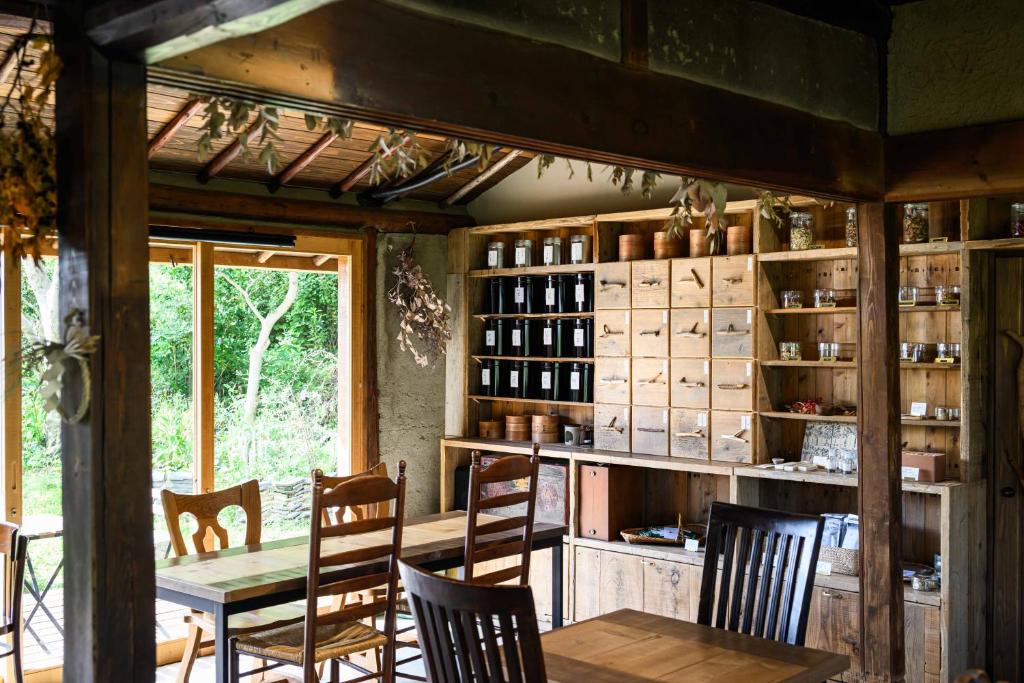 Tenri Cabin | cofunia - Five Elements Retreat on the Yamanobe Trail