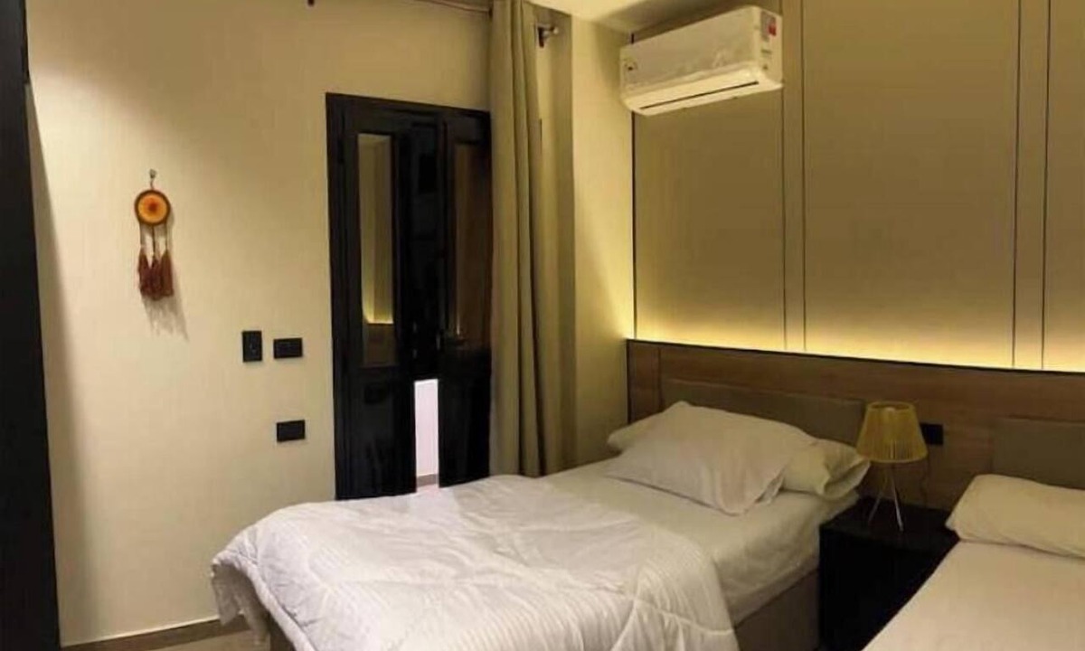 6th of October City Apartment | Cozy 1-bedroom apartment in charming Giza Governorate with AC