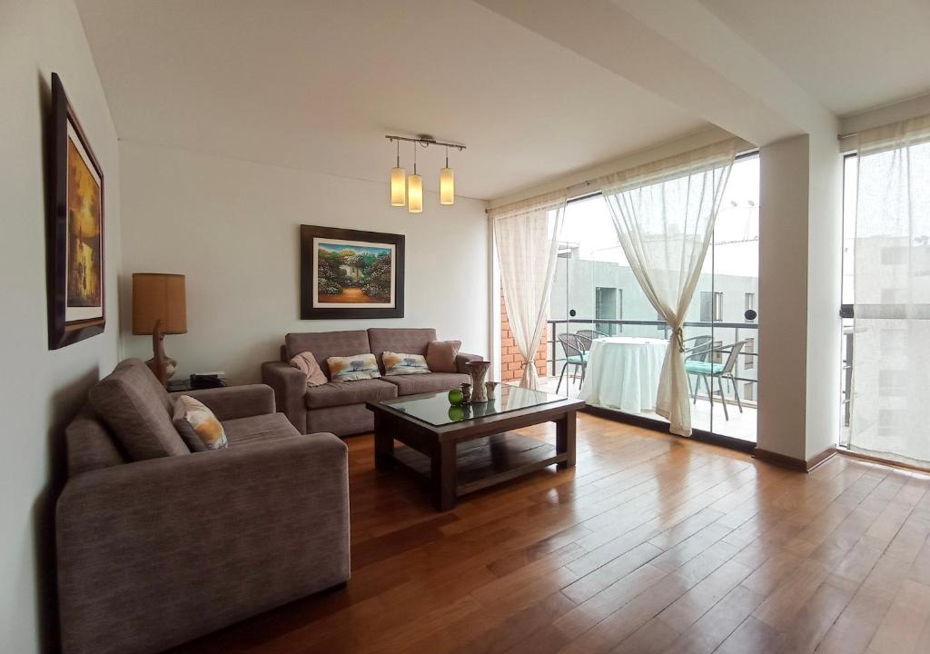 Miraflores Apartment | Cozy apartment close to the Malecon Miraflores