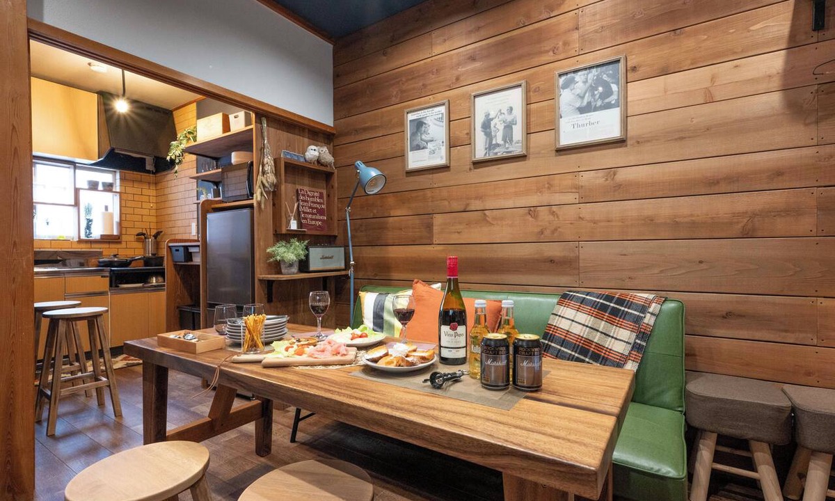 Tsurumi House | Entire Home for 9 near Haneda & Yokohama | Family-Friendly Bunk Beds & Kitchen