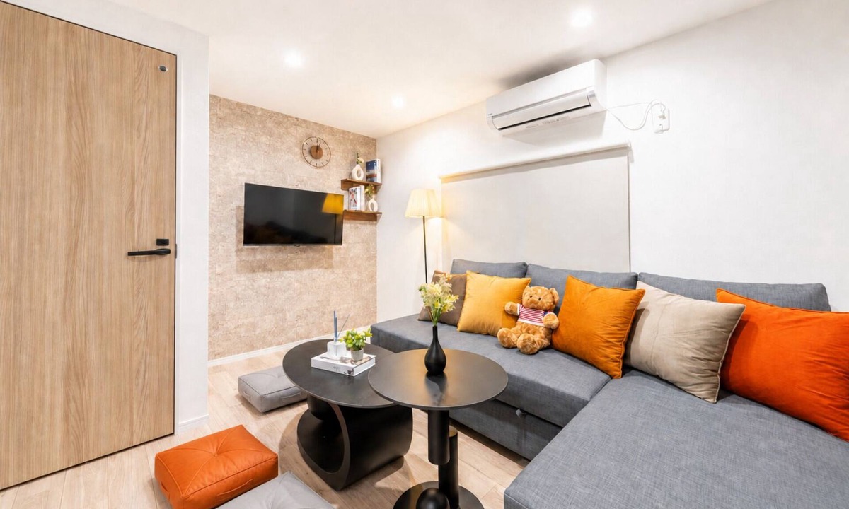Higashitateishi House | [Entire House Rental · Up to 10 Guests] 5 Beds | 2 Bathrooms, 2 Toilets | Fully Renovated House | 6 minutes to Tokyo Skytree, 10 minutes to Asakusa | 9 minutes to Keisei Tateishi Station | Convenient Airport Access | High-Speed Wi-Fi